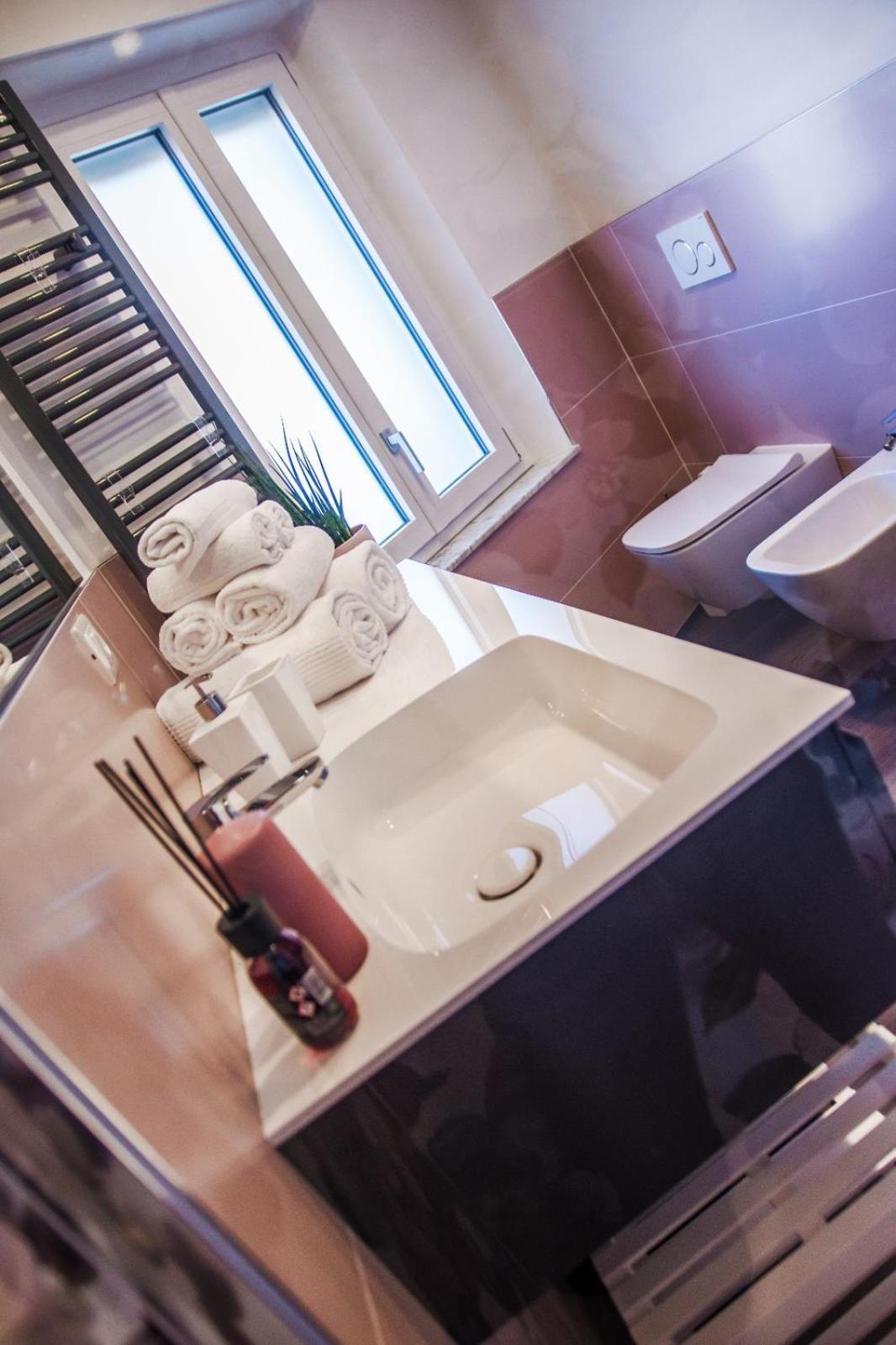 Ninary Apartments A Due Passi Dal Centro Storico Alba  Ngoại thất bức ảnh