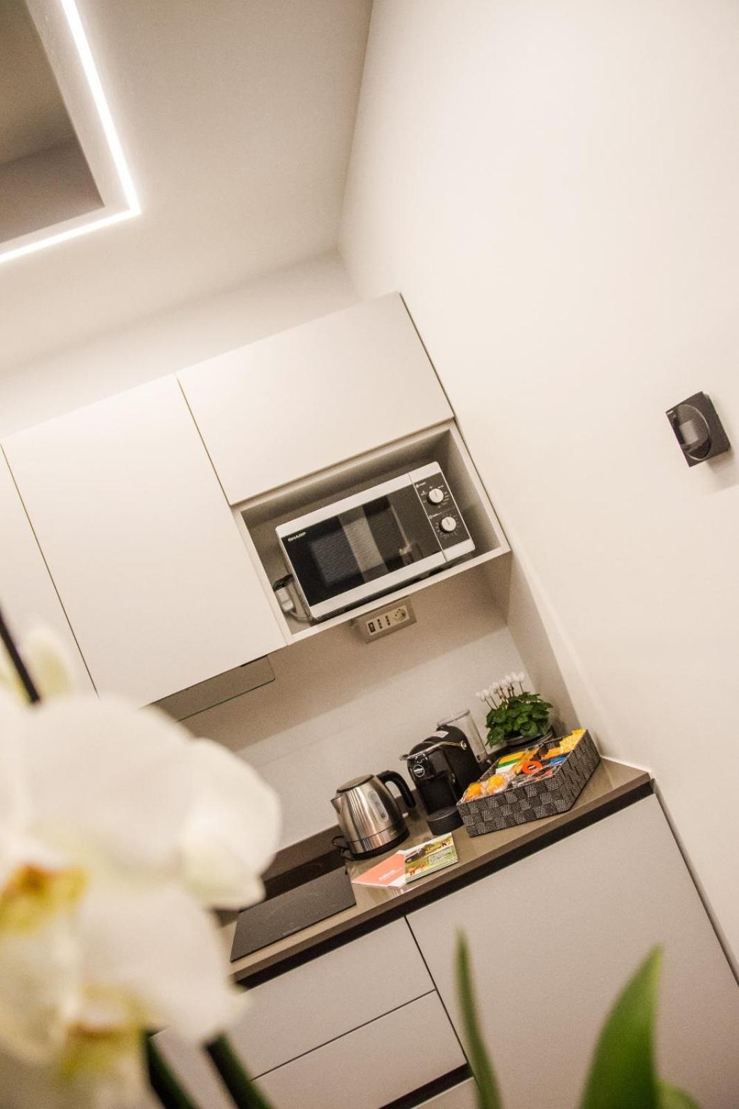 Ninary Apartments A Due Passi Dal Centro Storico Alba  Ngoại thất bức ảnh