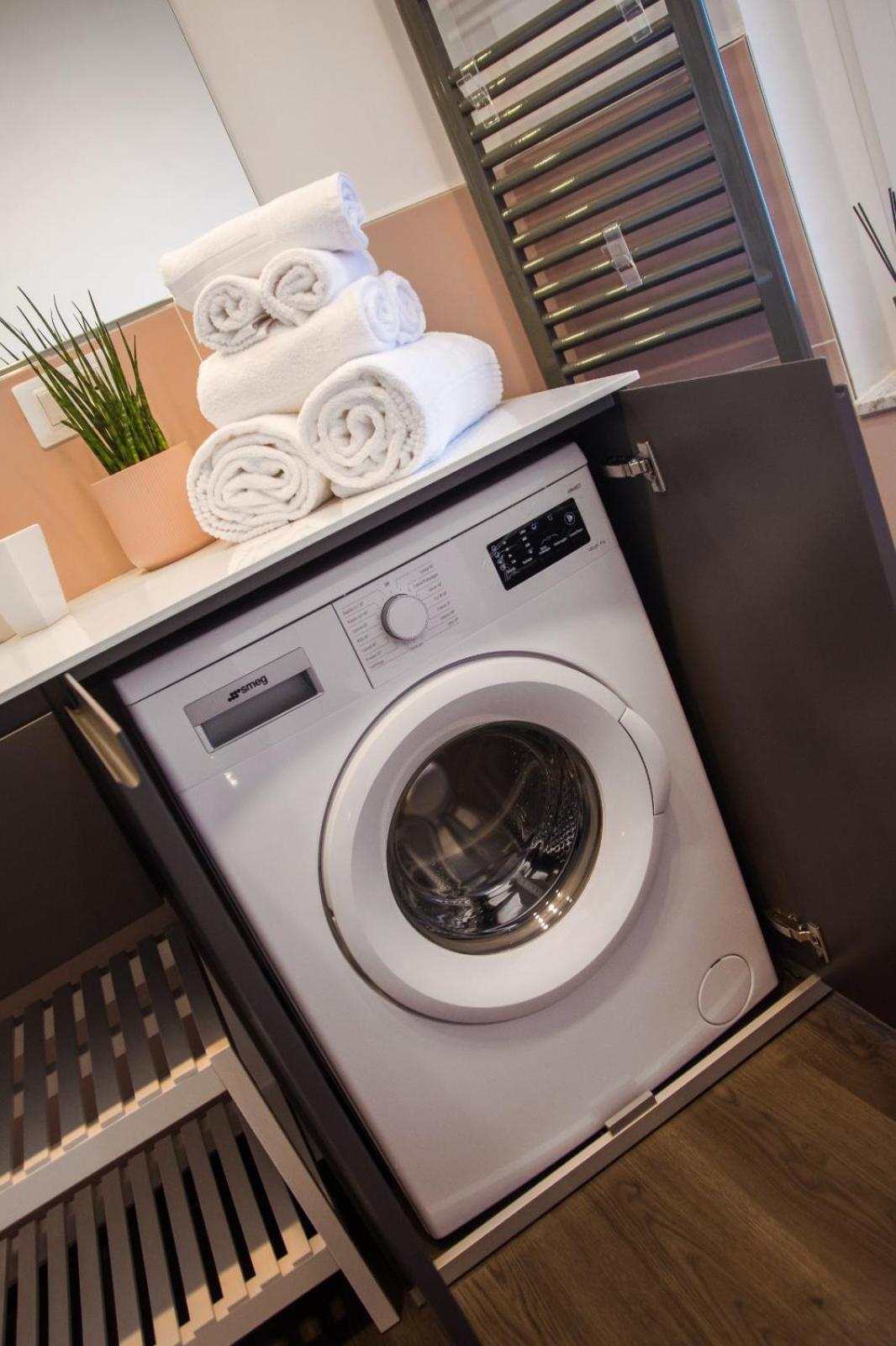 Ninary Apartments A Due Passi Dal Centro Storico Alba  Ngoại thất bức ảnh